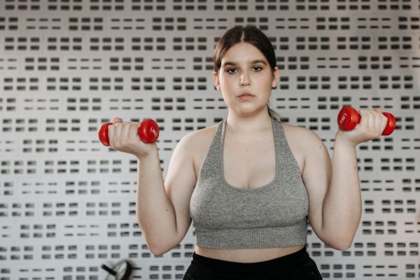 Perdre du poids tout en gagnant de la masse musculaire : est-ce possible ?