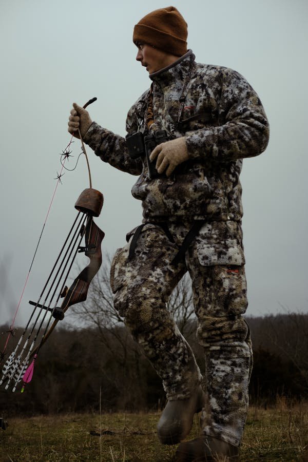 Tenue de chasse pour homme : conseils et équipements essentiels